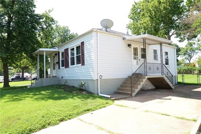 Building Photo - 10630 St Lawrence Ln