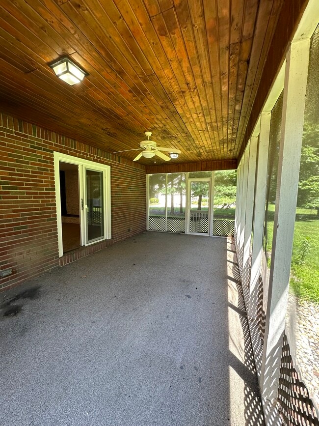 Building Photo - Deer Trail