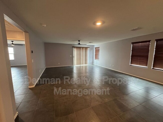 Building Photo - 1633 W Pinkley Ct