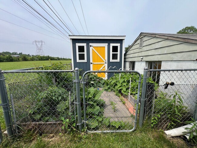 Building Photo - Stunning Single Family Home in King of Pru...