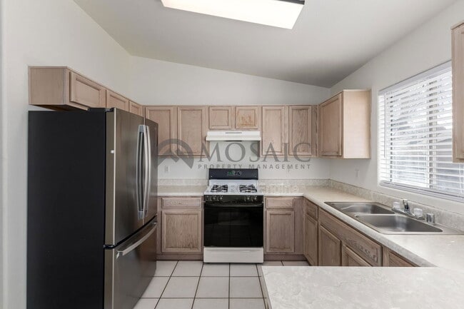 Building Photo - 703 W Hess Ave