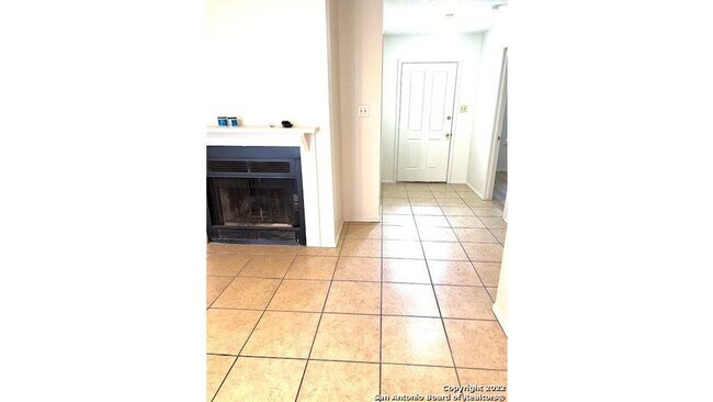 Building Photo - 117 Whisper Way