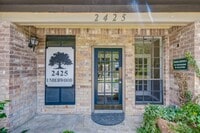 Building Photo - 2425 Underwood St