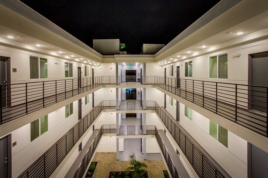 Building Photo - Glenoaks Villas