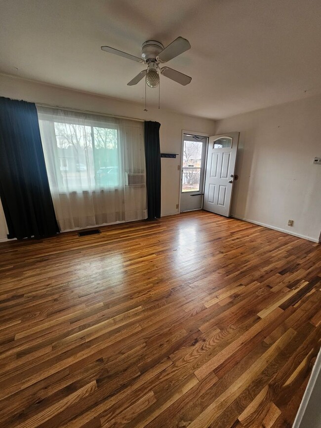 Building Photo - Cozy 2 bedroom for Rent on Rockwood Avenue