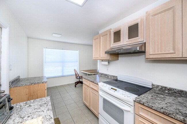 Building Photo - 510 Sharon Cir