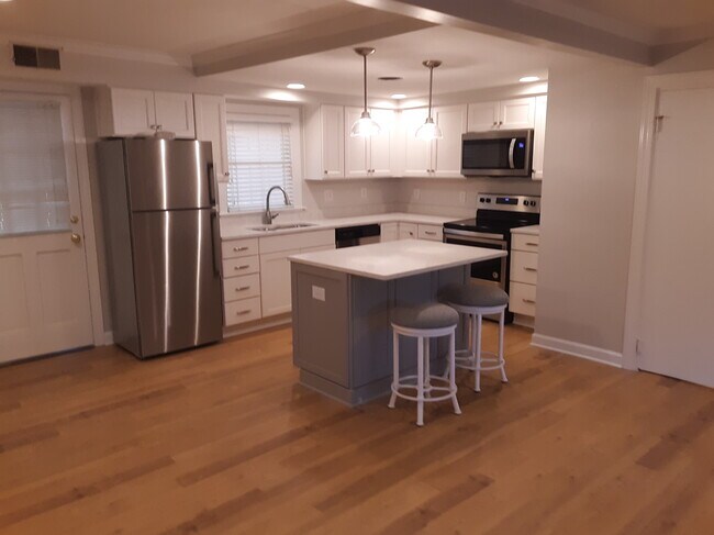 Kitchen - 1013 Nichols Dr