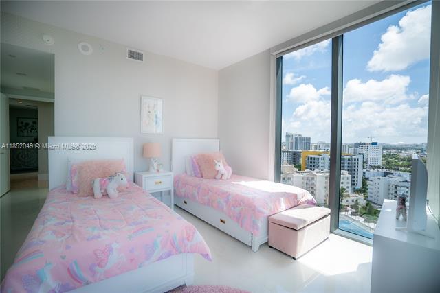 Building Photo - 650 NE 32nd St