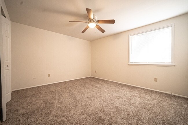 Building Photo - Ranch - 3 bedroom, 2bath Fenced yard