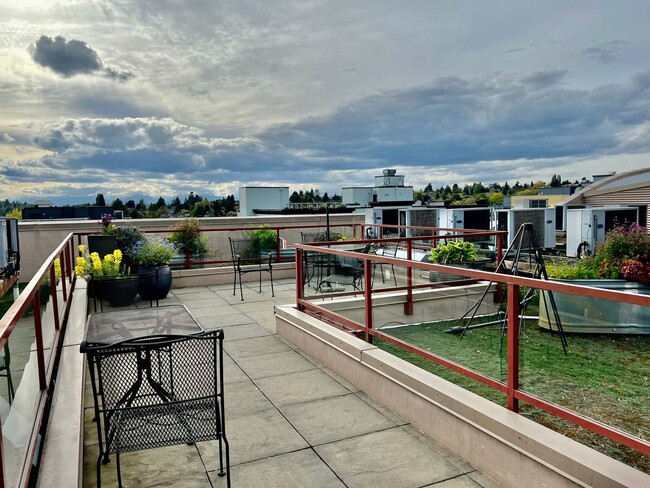 Building Photo - Stunning, Luxe Condo in Ballard! Two Beds ...