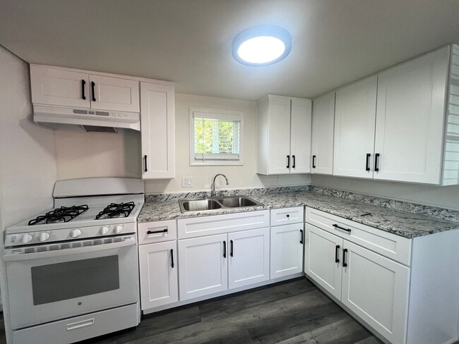 Building Photo - Completed remodeled stand alone 2 Bedroom ...