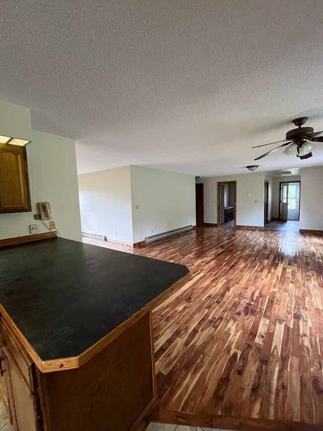 Building Photo - 3 Bdr, 2 Bath, home in beautiful Shields V...