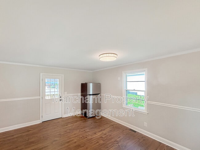 Building Photo - 308 Gordon St Ext