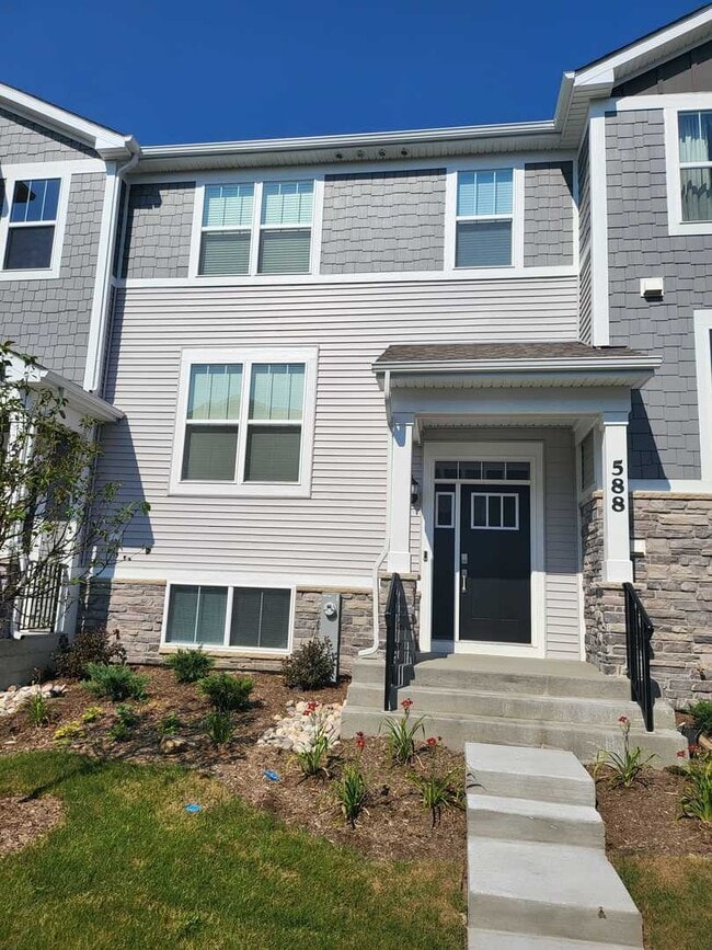 Building Photo - 588 Wolverine Dr