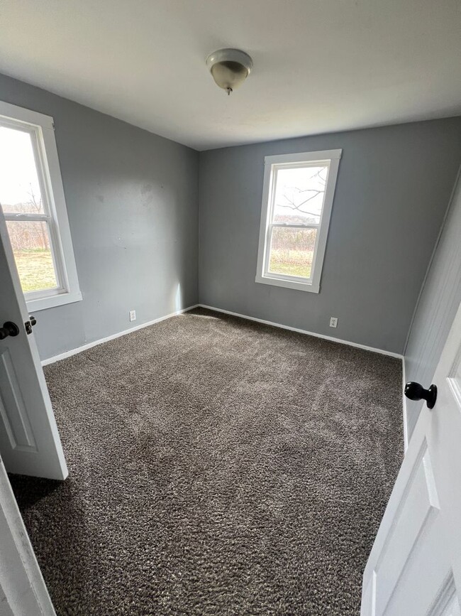 Building Photo - 3 bedroom/1 bathroom house