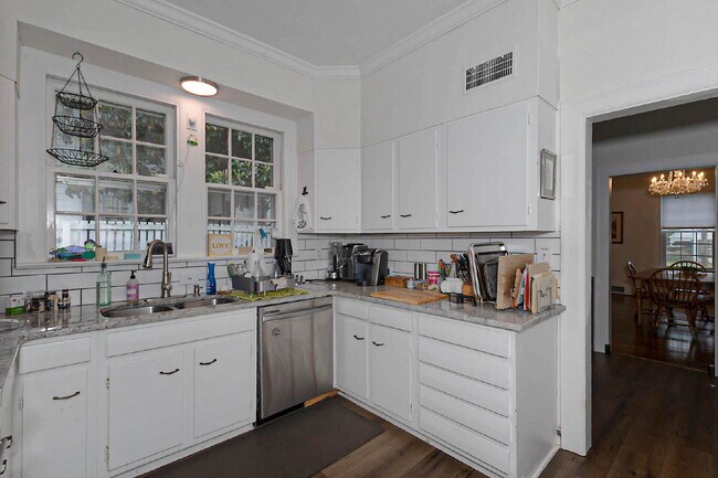 Building Photo - Historic Elegance in Midtown Columbus – Expansive 4-Bed/2.5-Bath Brick Home