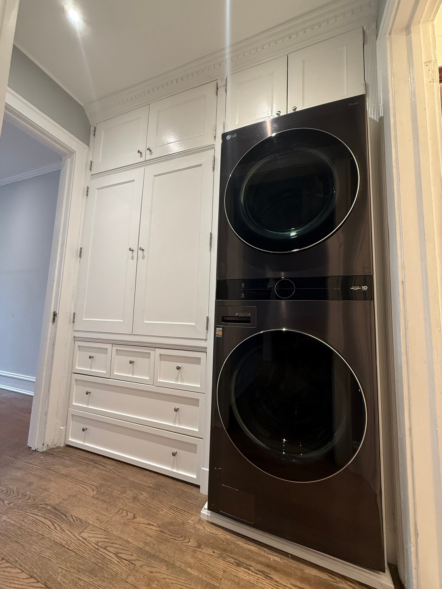 Building Photo - 534 W Brompton Ave