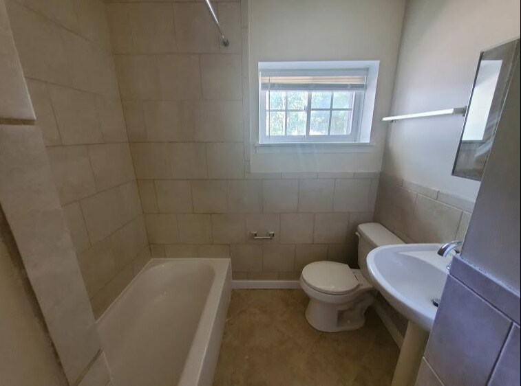 Building Photo - 1922 Oak Hill Ln