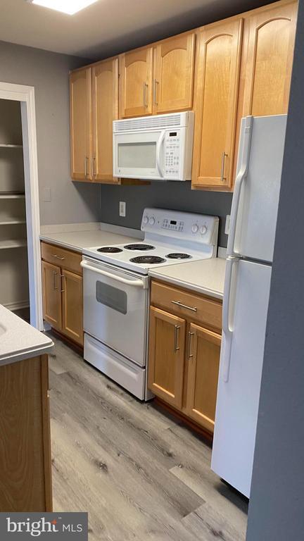 Building Photo - 3904 Penderview Dr