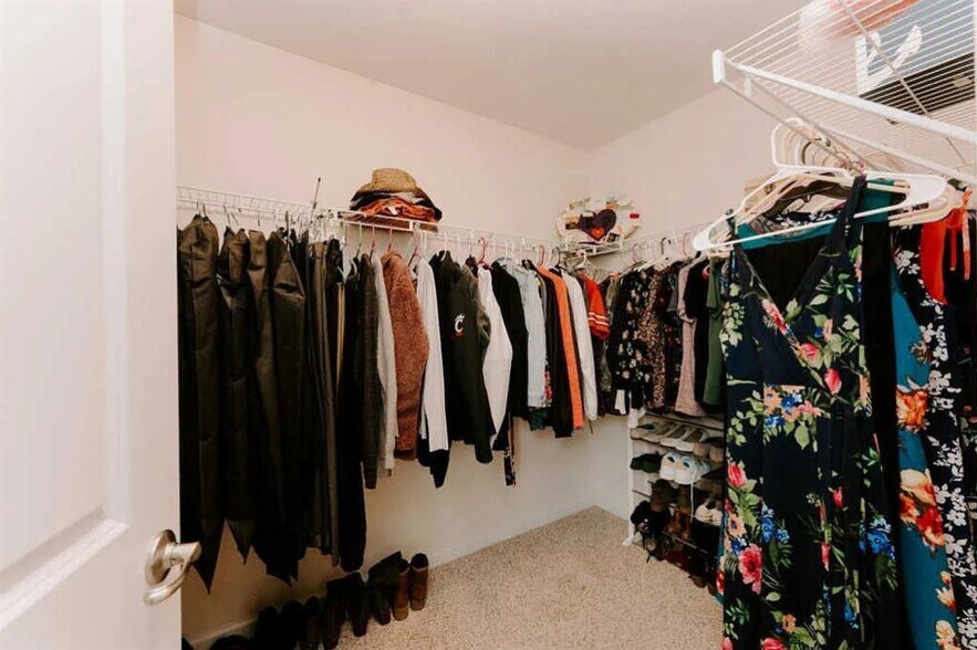 Building Photo - 3297 Cres Falls Way