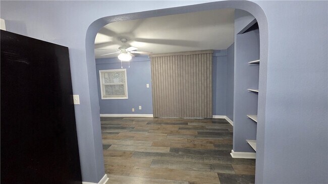 Building Photo - 426 Tulip Dr