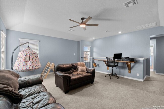 Building Photo - 511 Diamond Shls