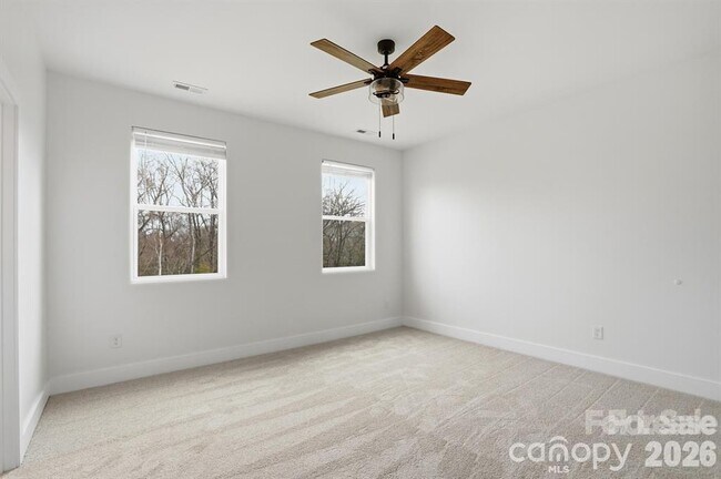 Building Photo - 102 Snyder Ct NE