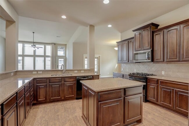 Building Photo - 28310 Lauren Cove Ln