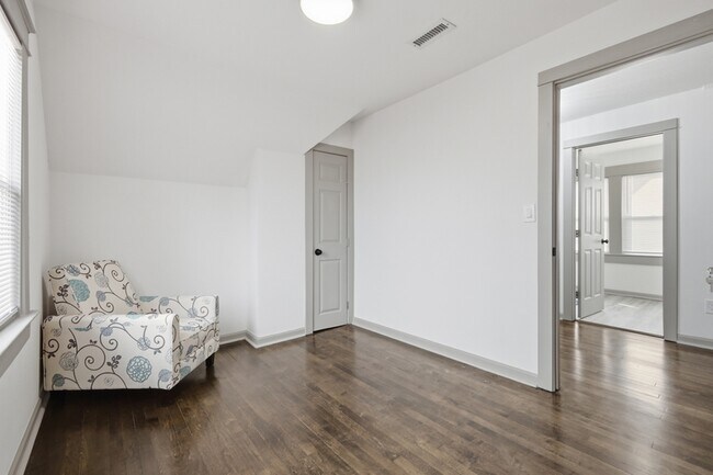 Building Photo - 1311 E 29th St