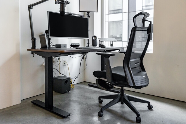 Building Photo - 18 10th St