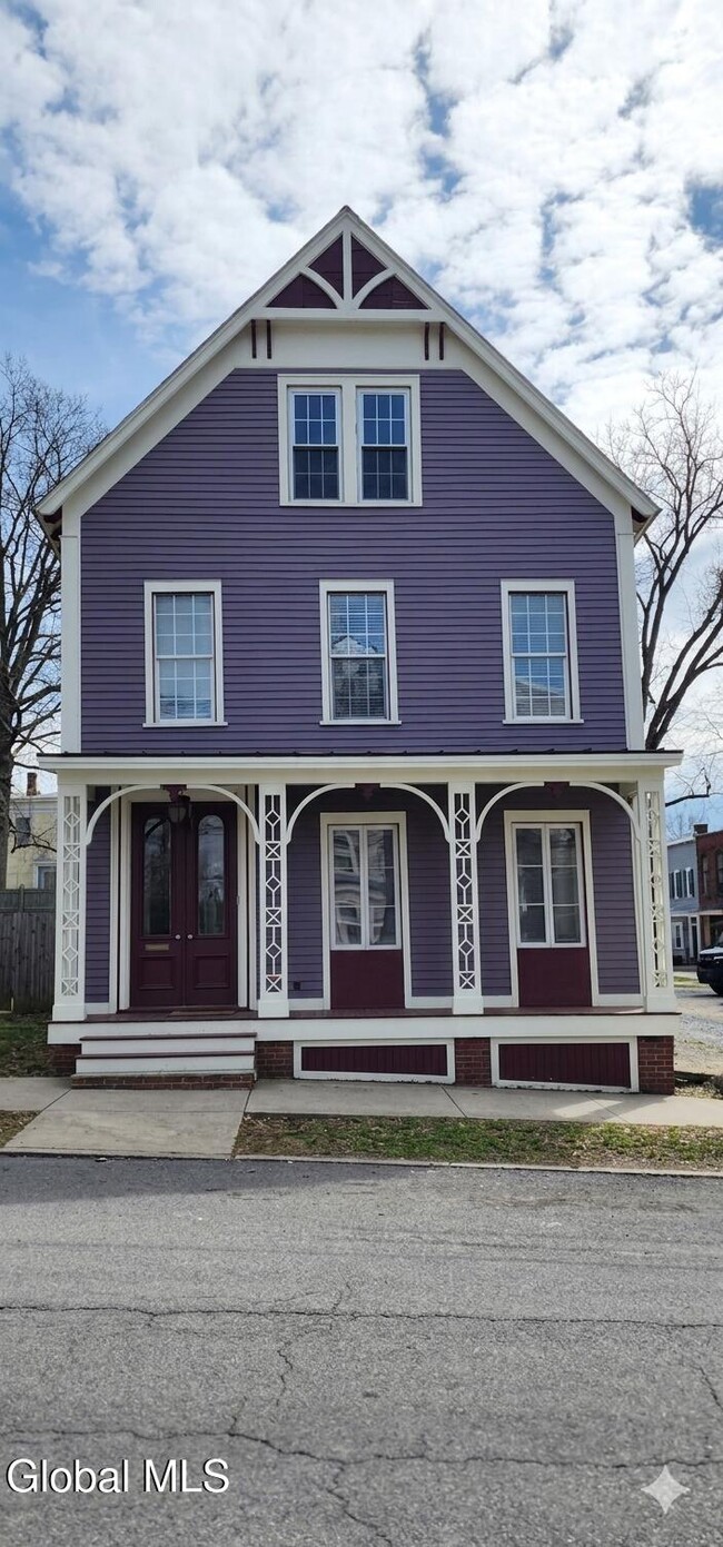 Building Photo - 74 Caroline St
