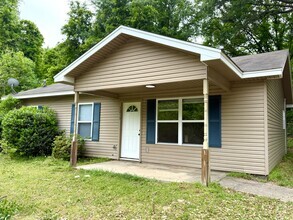 Building Photo - Charming 3-Bedroom Home in Peaceful Apostl...