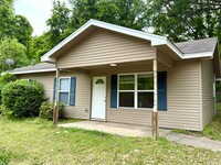 Building Photo - Charming 3-Bedroom Home in Peaceful Apostl...