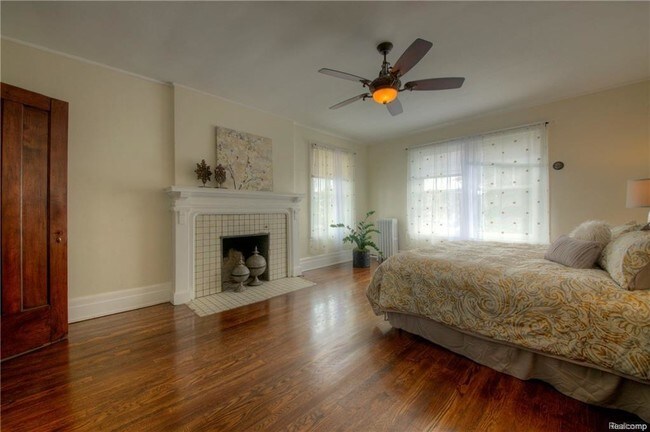 Building Photo - 22 Edison St