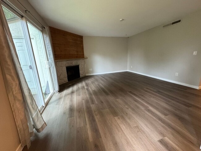 Building Photo - 2Bd/1Ba Kirkland Condo