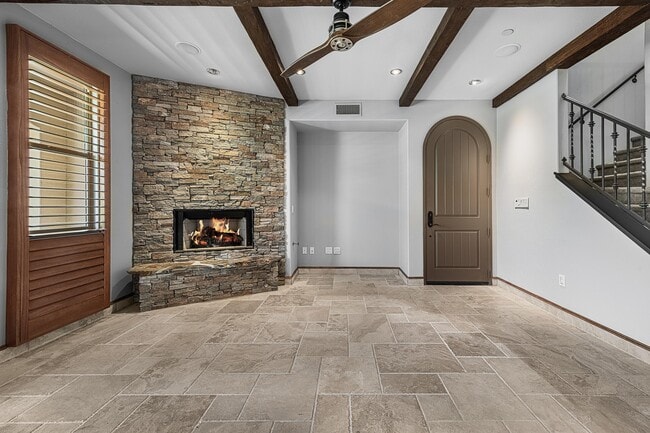 Building Photo - 450 White Fox Trail