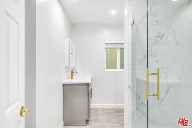 Building Photo - 40 Rose Ave