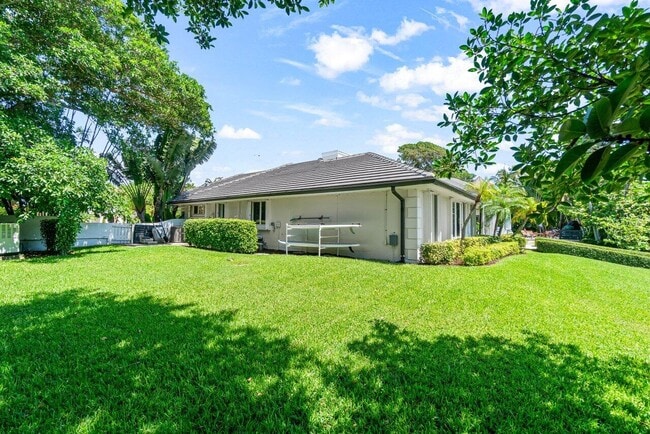 Building Photo - 1400 Lands End Rd