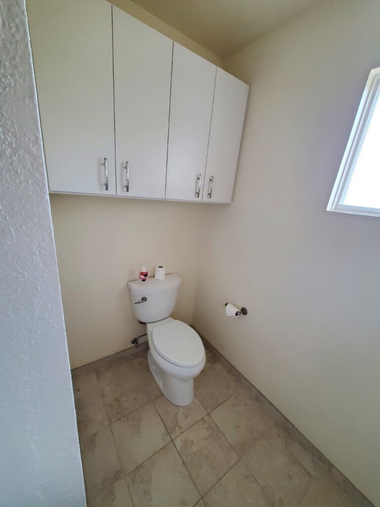 Guest Bath - 72 Camino de las Huertas