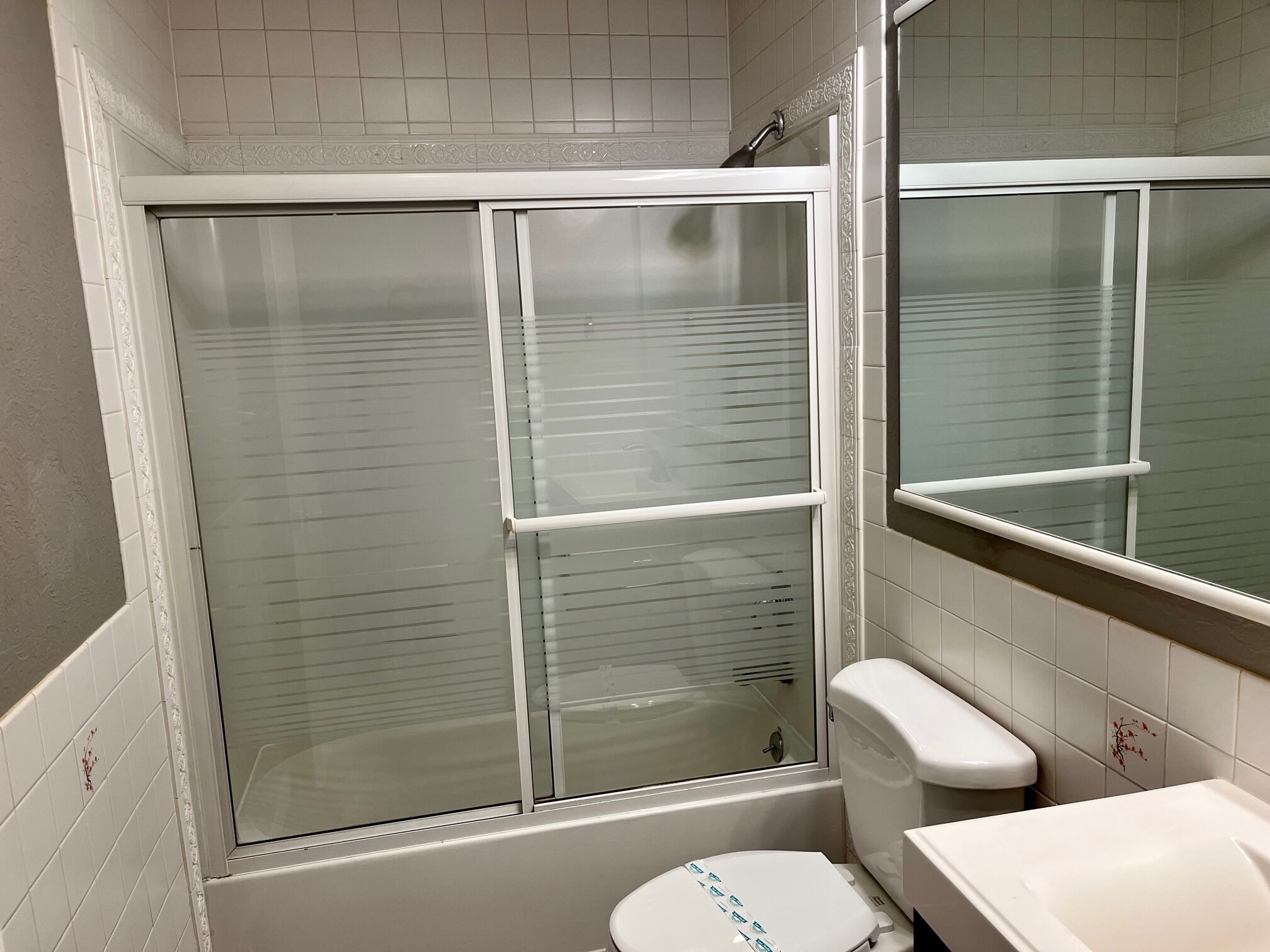 Building Photo - 302 E Grove St