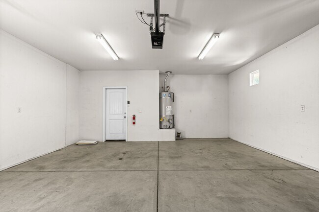 Building Photo - 1459 Yosemite Dr
