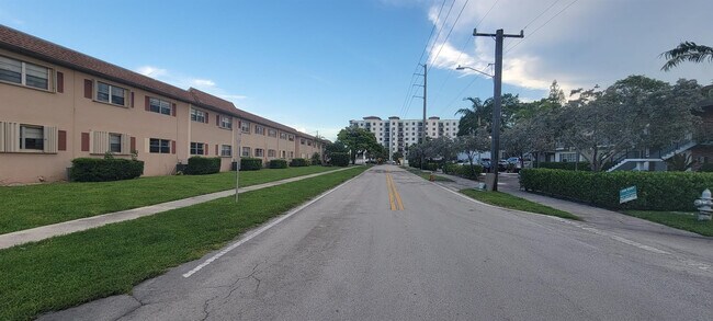 Building Photo - 600 SW 2nd Ave