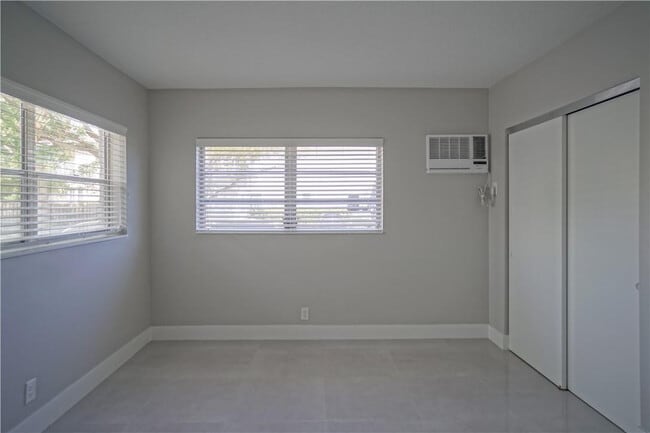 Building Photo - 640 NE 7th Ave