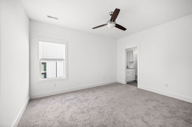 Building Photo - Modern 3BR/3.5BA home in Sylvan Summit, ju...