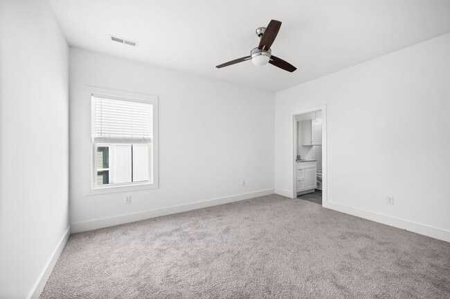 Building Photo - Modern 3BR/3.5BA home in Sylvan Summit, just minutes from downtown!