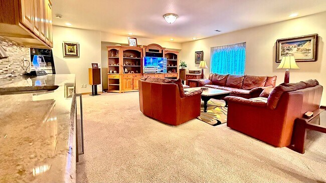 Building Photo - Warm & Spacious Woodmoor Home in a Fantast...