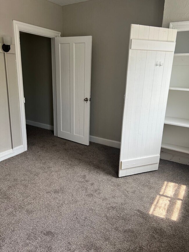 Building Photo - 2 bedroom 1 bathroom located in the heart of Carlisle