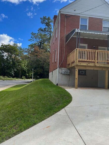 Building Photo - 4064 Edgewood Rd