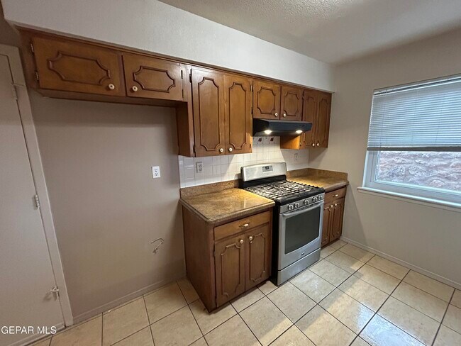 Building Photo - 5125 Sweetwater Dr