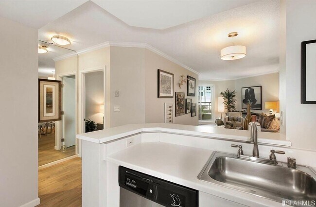 Building Photo - 240 Lombard St